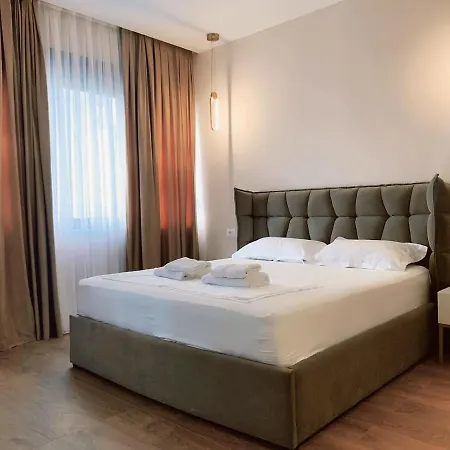 Premium Center تيرانا